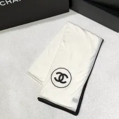 シャネル カシミア シルク 円型 CC ロゴ 白 マフラー (ジェニ スカーフ)
