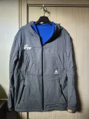 ルコックスポルティフ フード ジップアップ アウター グレー 105