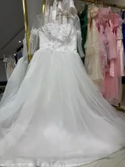 白 ウェディング ドレス レース 装飾