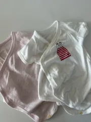 ユニクロ LISA LARSON 赤ちゃん ボディスーツ 60 白/ピンク