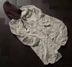 フード一体型シャツ