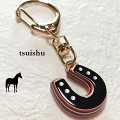 堆朱(ついしゅ)の馬蹄形キーホルダー　黒赤　ホースシュー　蹄鉄　アクセサリー ★開運  HORSE SHOE