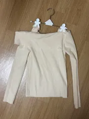 オフショルダー アイボリー ゴージ ニット 長袖