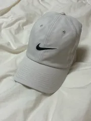 NIKE スウッシュ ベースボールキャップ ライトグレー 帽子