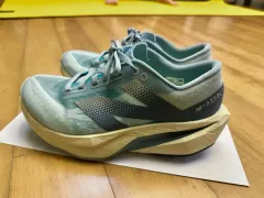 ニューバランス フューエルセル レベル 235mm ランニングシューズ