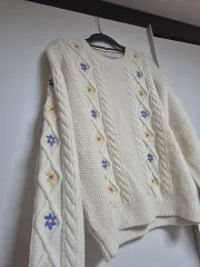 アイボリー 花 刺繍 ケーブル ニット セーター