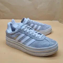 アディダス ガゼル ボールド グレー スニーカー 235