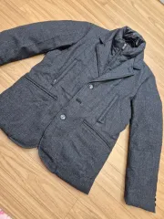 DKNY メンズ ジャケット M サイズです- 表地は ウール 99% ポリウレタン 1