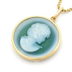 ブルーカメオ、シロチョ－ガイペンダント、サイズ横2.５０センチ縦3.00センチ！ ブルーカメオ、シロチョ－ガイペンダント、サイズ横2.50センチ縦3.00