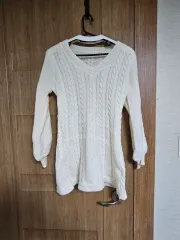 アイボリー Vネック ケーブル編み ニット ロングTシャツ