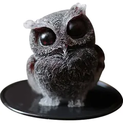 【新品】 YUYAKESHIふくろう 置物 マスコット オブジェ かわいい ミニ 梟 玄関 庭 さざれ石入れ 天然石 フクロウ インテリア 樹脂 装飾 小物 マット付き（ガーネット） 0