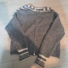 新品 グレー ストライプ ニット ジップアップ カーディガン