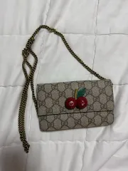 グッチ チェリー GG チェーン カードウォレット クロスバック