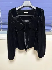 年末 デートコーデ ツアーベルベット リボン ブラウス