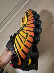 ナイキ ショックス TL イエロー オレンジ ブラック 280