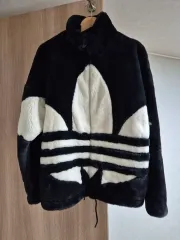 アディダス トレフォイル ビックロゴ ファー ジャケット フリース (M)