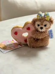 東京ディズニーシー ダッフィー＆フレンズ ドーナツ テーマ （フィールド WITH ジョイ） シェリーメイ ぬいぐるみバッジ