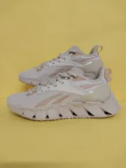 レディース リーボック スニーカー (235)