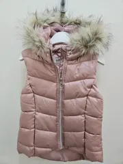 （シーズンオフセール）H&M フードダウンベスト 新品 6-8歳