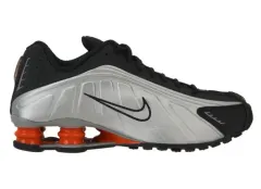 ナイキ ショックス R4 ブラック アンド メタリック シルバー 旧 Ver. 245