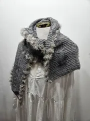 ニットショールマフラー グレーファー装飾