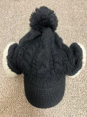 黒いポンポンのニット帽 ㄱ3