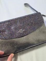 コーチ シルバーポーチ