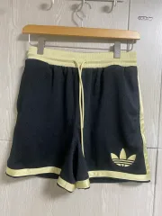 アディダス ブラック/GOLD ハーフパンツ（新品）