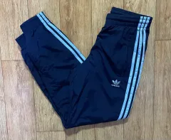 アディダス ネイビー スカイ ライトブルー トラックパンツ ズボン トレーナー 必須アイテム