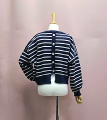 後ろボタン ストライプニット