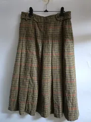 カールラガーフェルド スカート77