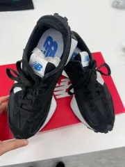 ニューバランス 327 ブラックに白ロゴ 230 スニーカー