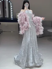 【送料無料】2026新作晩礼服女性 ラメ ピンク 羽毛 ショール 年会 司会 高級感 新婦 敬酒服 ハルター ウエスト 床丈 ロングドレス 結婚式 披露宴 二次会 成人式 卒業式 パーティー おしゃれ エレガント 美シルエット 体型カバー 限定人気 おすすめ