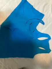 ブルー タンクトップ