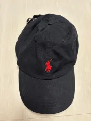 ポロ ブラック ベースボールキャップ レッド ロゴ