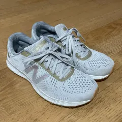 ニューバランス アリシ フレッシュフォーム ランニングシューズ 265