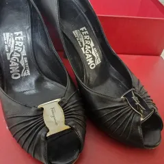 FERRAGAMO フェラガモ ブラック オープントゥ レディース パンプス