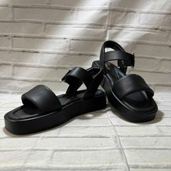 オデットエオディール インサイドセパレートソフトサンダル レザー