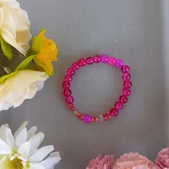 ハンドメイド／ピンクビーズブレスレット／アクセントビーズ入り