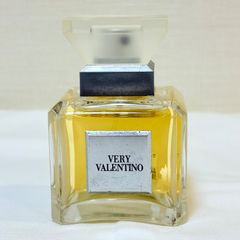 mina-chan様専用 VALENTINO 香水 四角形ボトル - メルカリ