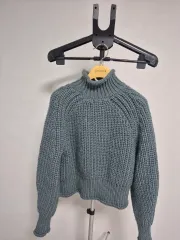 ターコイズ ケーブル編み タートルネック ニット