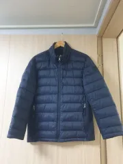 GUESS 軽量ダウン