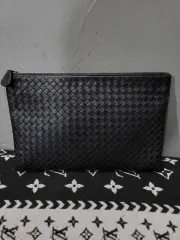 正規品 ボッテガ・ヴェネタ イントレチャート クラッチバッグ