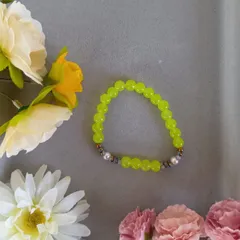 ハンドメイド／イエローグリーンビーズブレスレット／アクセントビーズ入り