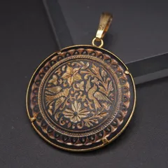 S198 金工 象嵌 ペンダント トップ ダマスキナード 花鳥柄 ゴールドカラー デザイン チャーム ヘッド