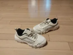 FILA オークメント スニーカー _ 250 / 状態良好 / アイボリー色