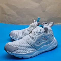 リーボック フューリー ライトルーム スニーカー 220