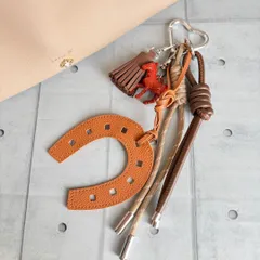 幸運　じゃらじゃらキーホルダー バッグチャーム 蹄 馬 ハート タッセル 茶