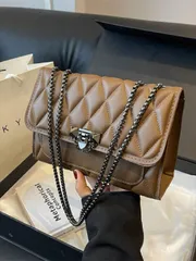 バッグ レディース ショルダーバッグ 1個 ミニマリストファッション インデンテーション ダイヤモンド型 スクエアバッグ ロック式クロージャー フラップ開閉 メタルチェーンショルダーバッグ 女性の日常カジュアル用