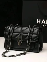 バッグ レディース ショルダーバッグ エレガントな女性用ショルダーバッグ、チェーンストラップ付き、キルティングPUクロスボディバッグ、高級ミニマリストアンダーアームバッグ、軽量、ビジネスカジュアル ミニメタルロック